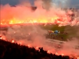   بالفيديو..  الجماهير يشعل ملعبا لكرة القدم في اليونان
